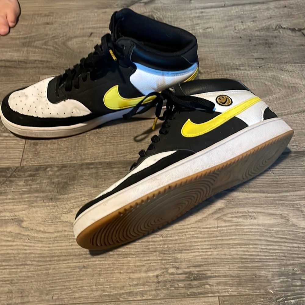 Men’s Nike Court vision mid